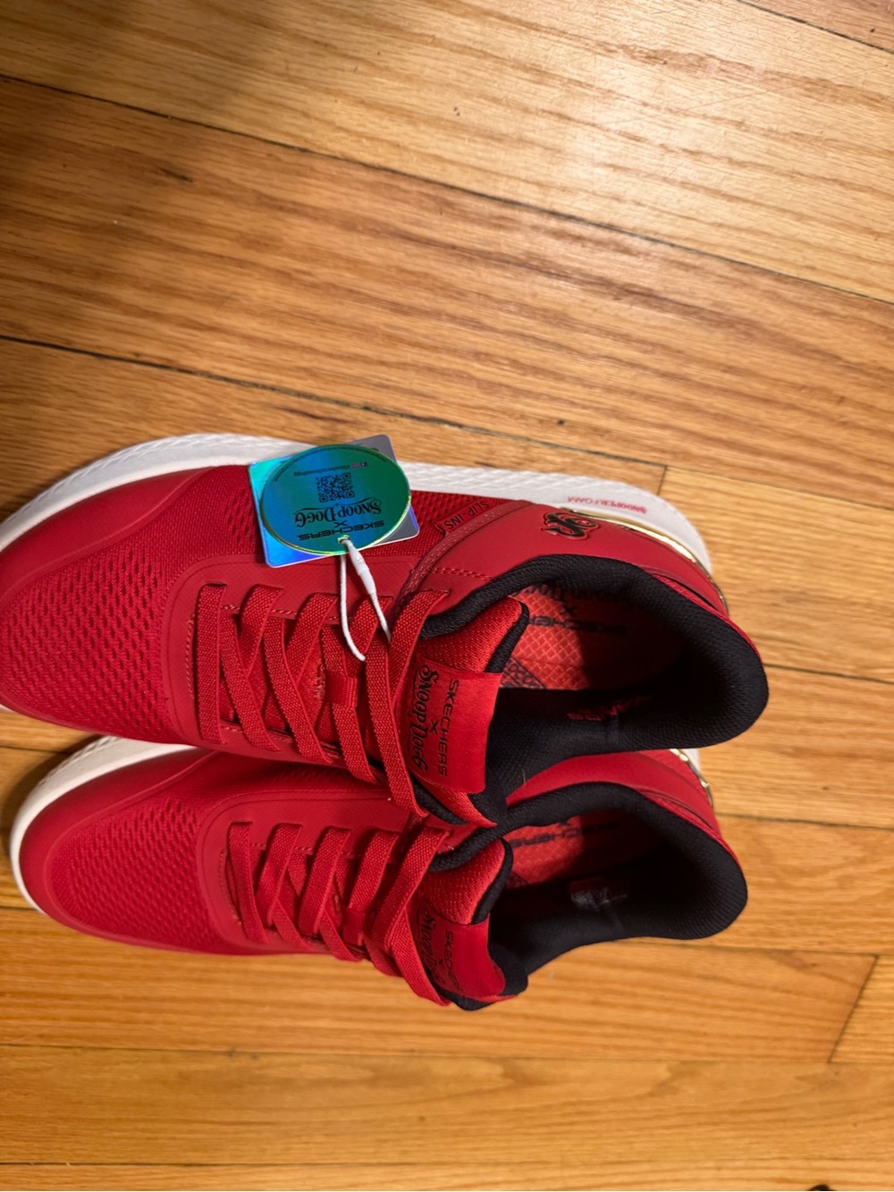 Skechers mems 8 Red Lace-Up Athletic Sneakers with Black Trim